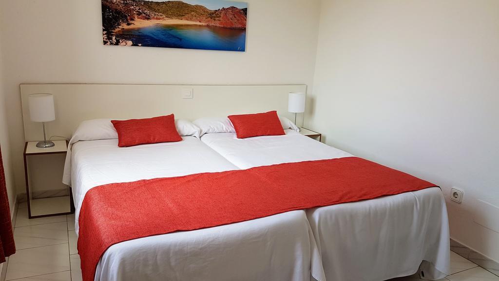Apartaments California كالا إن بلانيس المظهر الخارجي الصورة