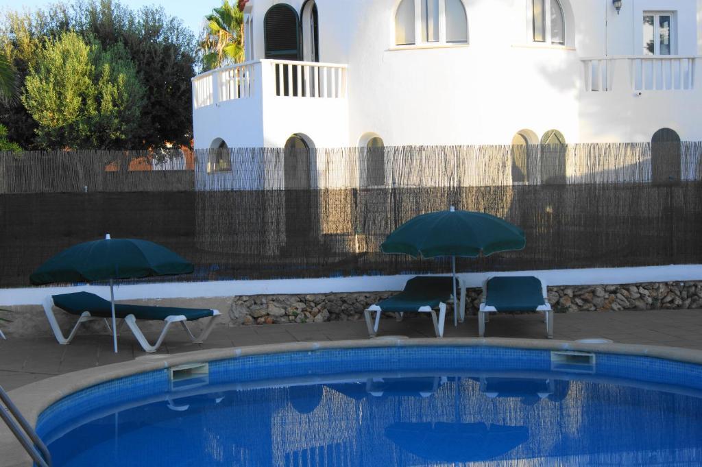 Apartaments California كالا إن بلانيس الغرفة الصورة